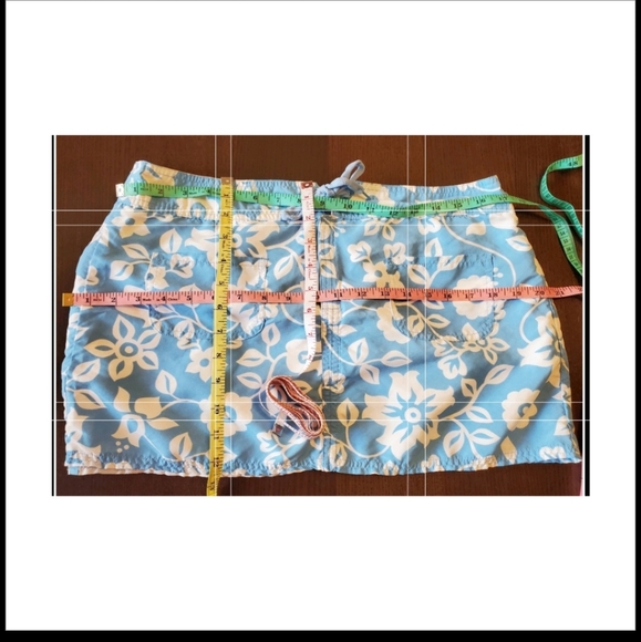 Reversible Board/swim skirt. Front pockets,velcro and shoelace closure. - Picture 3 of 16